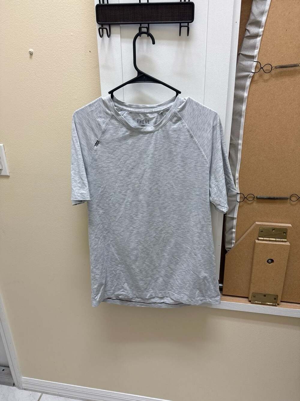 Rhone Reign Short Sleeve Training T-Shirt Grey Heather Size M